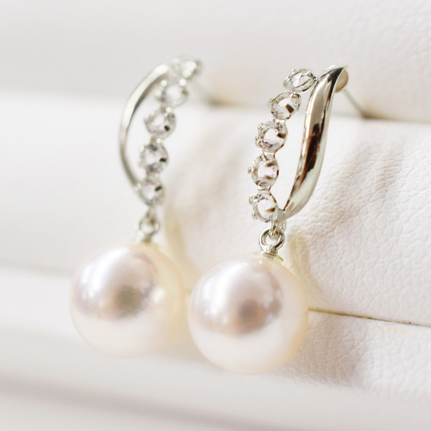 【K18YG / K14WG】Hanadama rank 7.5mm - 9.5mm Whitepink Studs Earring Real Akoya Pearl Japan Akoyapearl Semi-precious stone White topaz あこや 真珠
