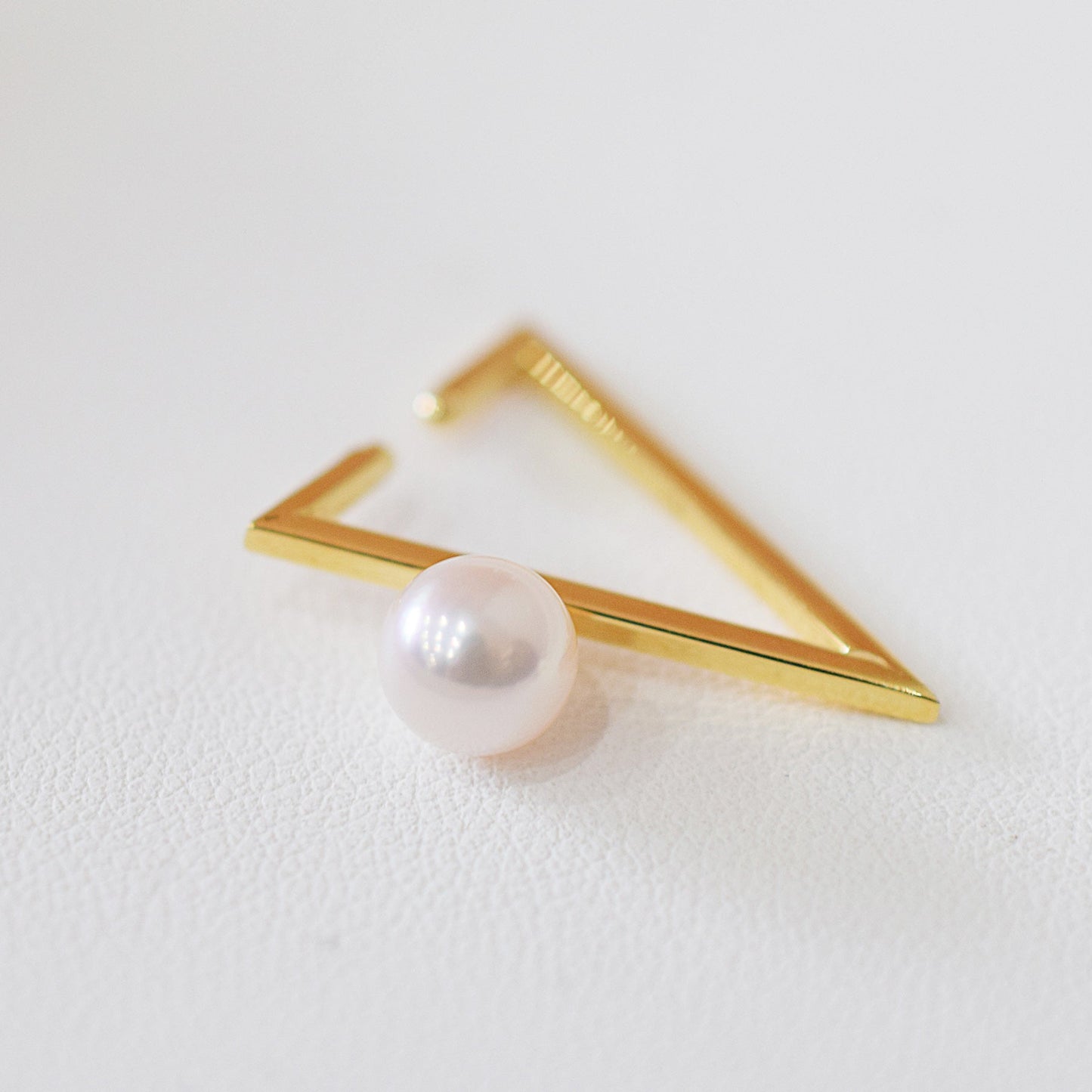 Hanadama rank White pink 6mm - 6.5mm akoya pearl K18YG Triangle Ear Cuff Seawater Japan Japanese 真珠 あこや
