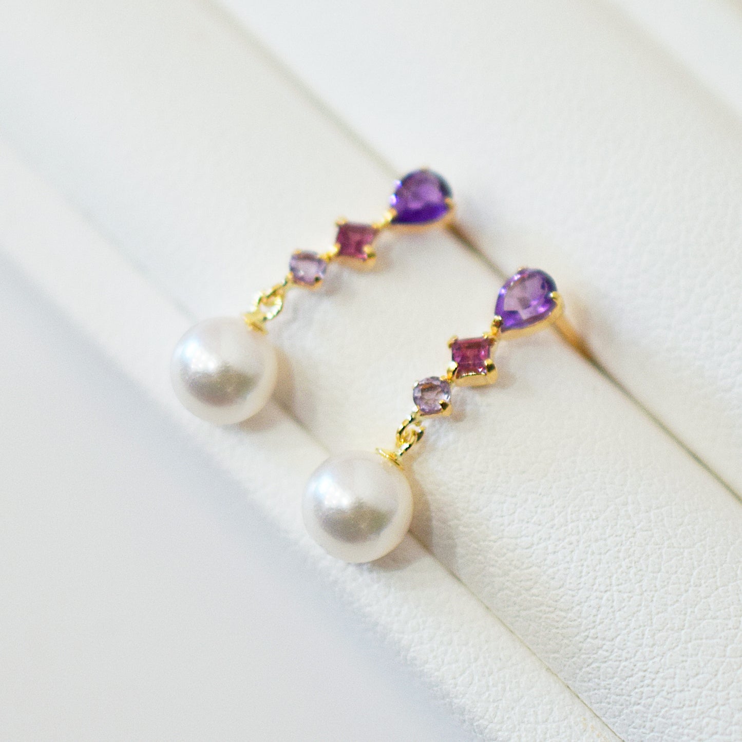Hanadama rank Whitepink 5.5mm - 6.5mm K18YG Earrings Semi-precious stone Japan Amethyst Rhodolite Garnet
