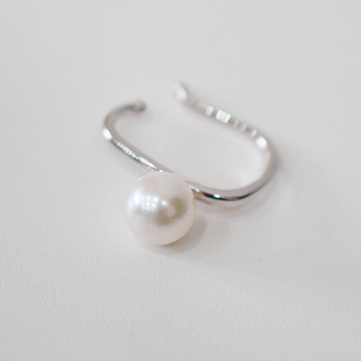 【SV】Hanadama rank White pink 5.5mm - 8mm akoya pearl Ear Cuff Seawater Japan Japanese 真珠 あこや