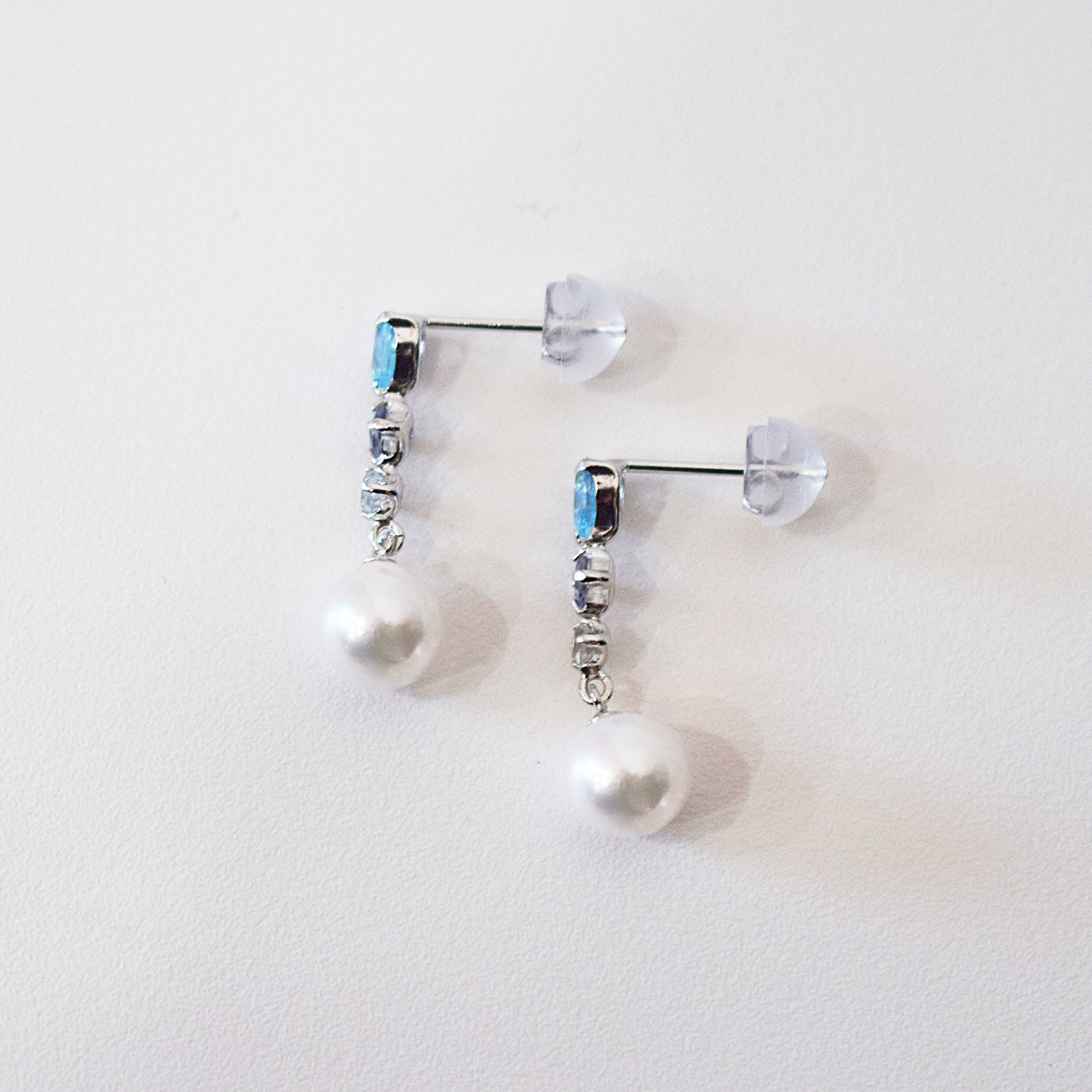 Hanadama rank Whitepink 5.5mm - 6.5mm K14WG Earrings Semi-precious stone Japan Blue topaz Iolite