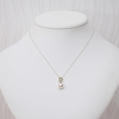 【K18YG / K18WG】Hanadama rank White pink 8mm - 9.5mm Diamond pendant necklace Akoya Pearl Real Japan Seawater pearl