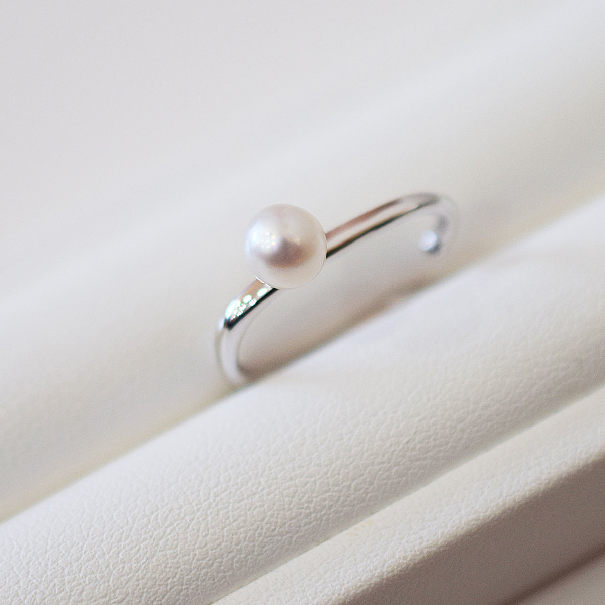【SV】Hanadama rank White pink 5.5mm - 8mm akoya pearl Ear Cuff Seawater Japan Japanese 真珠 あこや