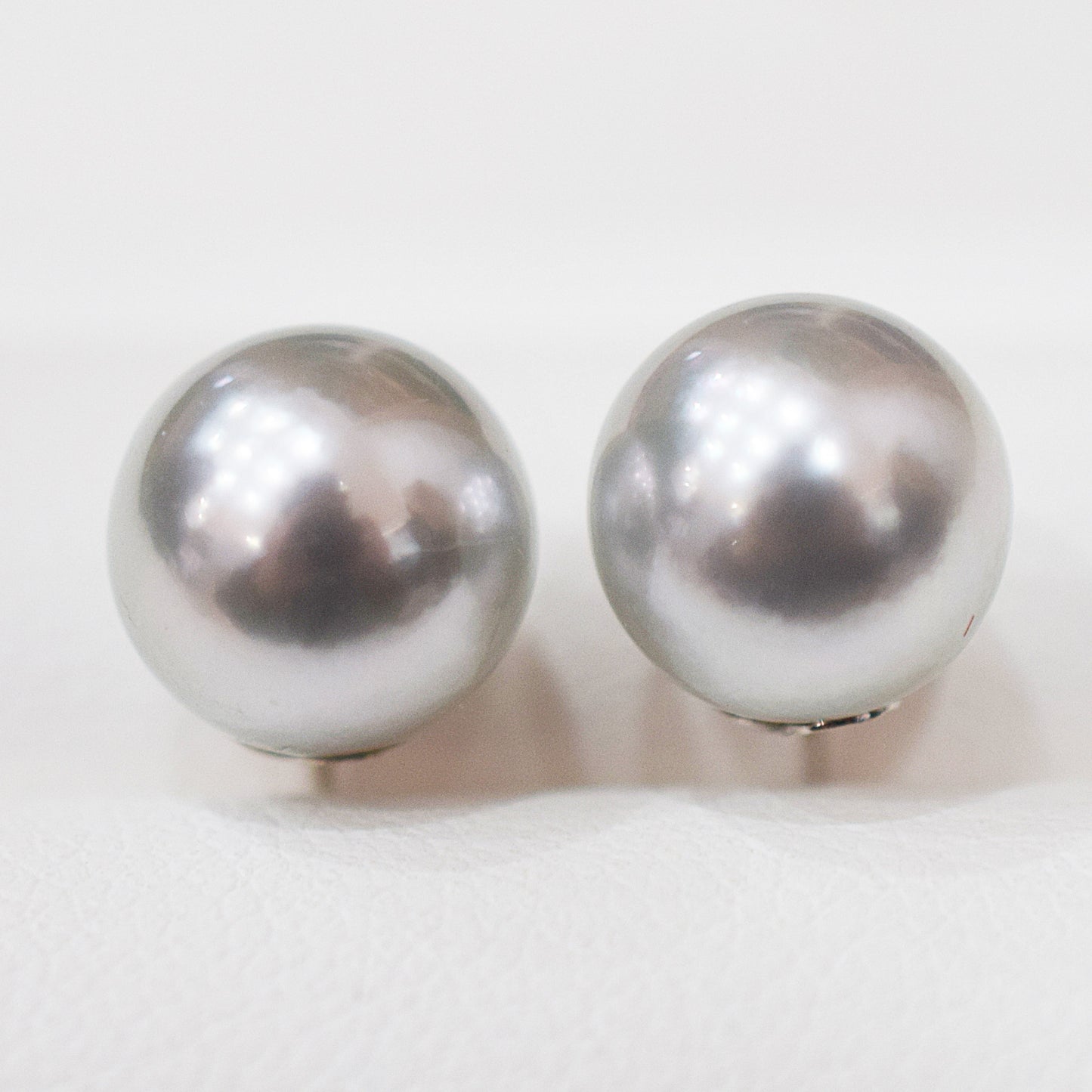 <SALE> Limited to actual item Natural color silver 9mm - 9.5mm Seawater Akoya Pearl Stud Earring 14K Japan Japanese Seawater reenspearl あこや 日本