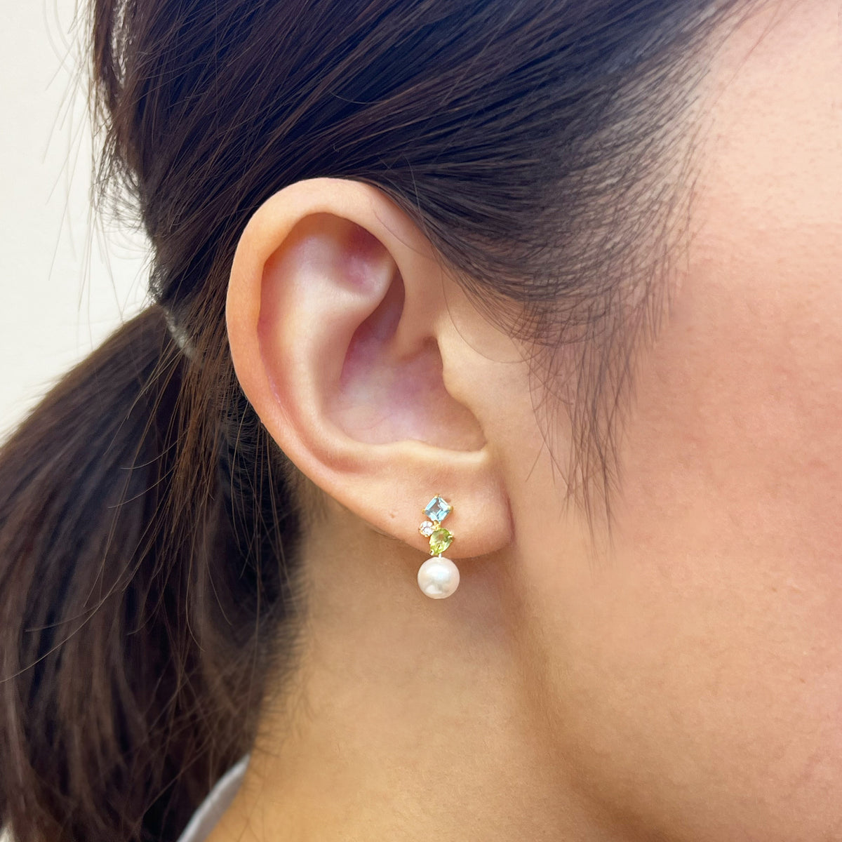Hanadama rank Whitepink 5.5mm - 6.5mm K18YG Earrings Semi-precious stone Japan Blue topaz white topaz peridot