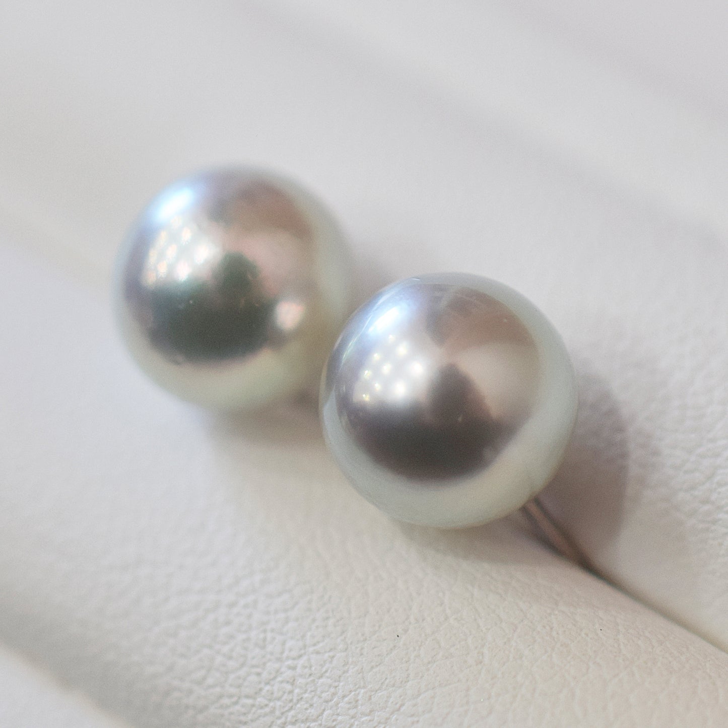 <SALE> Limited to actual item Natural color 9mm - 9.5mm Seawater Akoya Pearl Natural color Stud Earrings Pt900 From Japan Japanese akoyapearl reenspearl