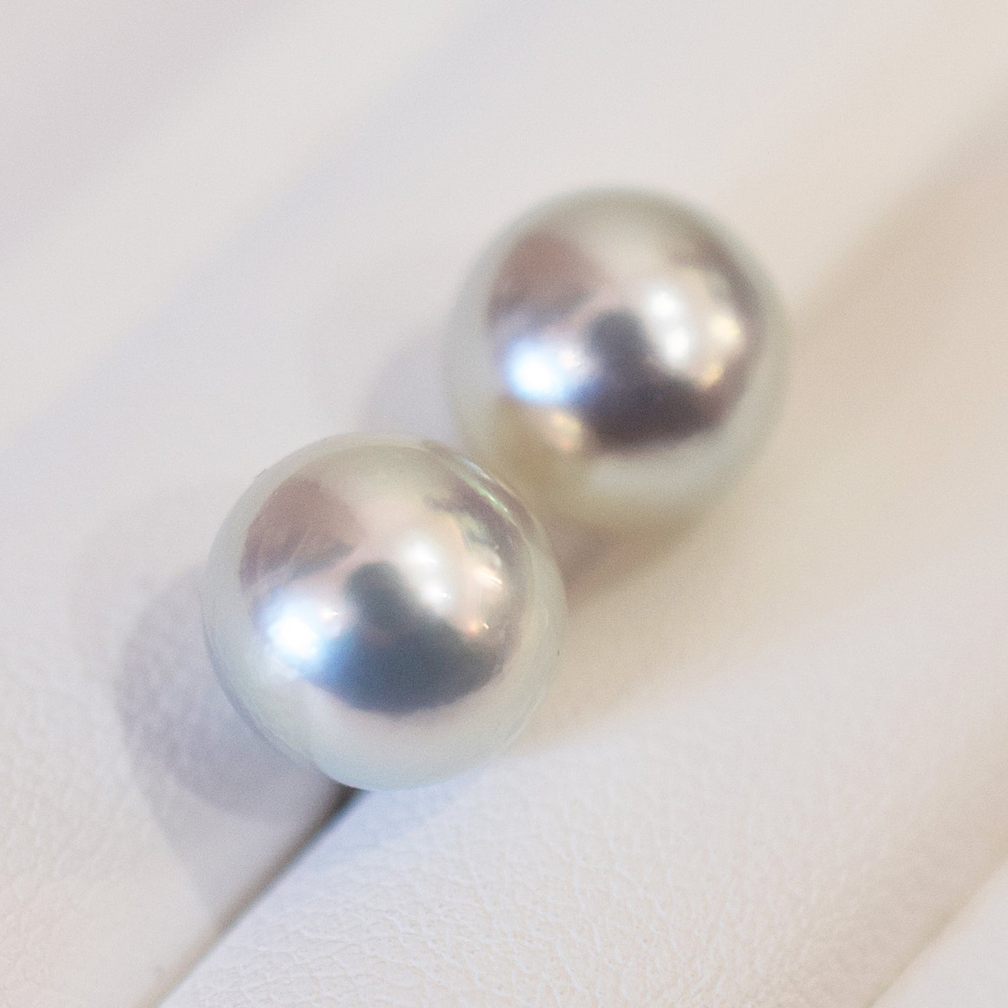 <SALE> Limited to actual item Natural color 9mm - 9.5mm Seawater Akoya Pearl Natural color Stud Earrings Pt900 From Japan Japanese akoyapearl reenspearl