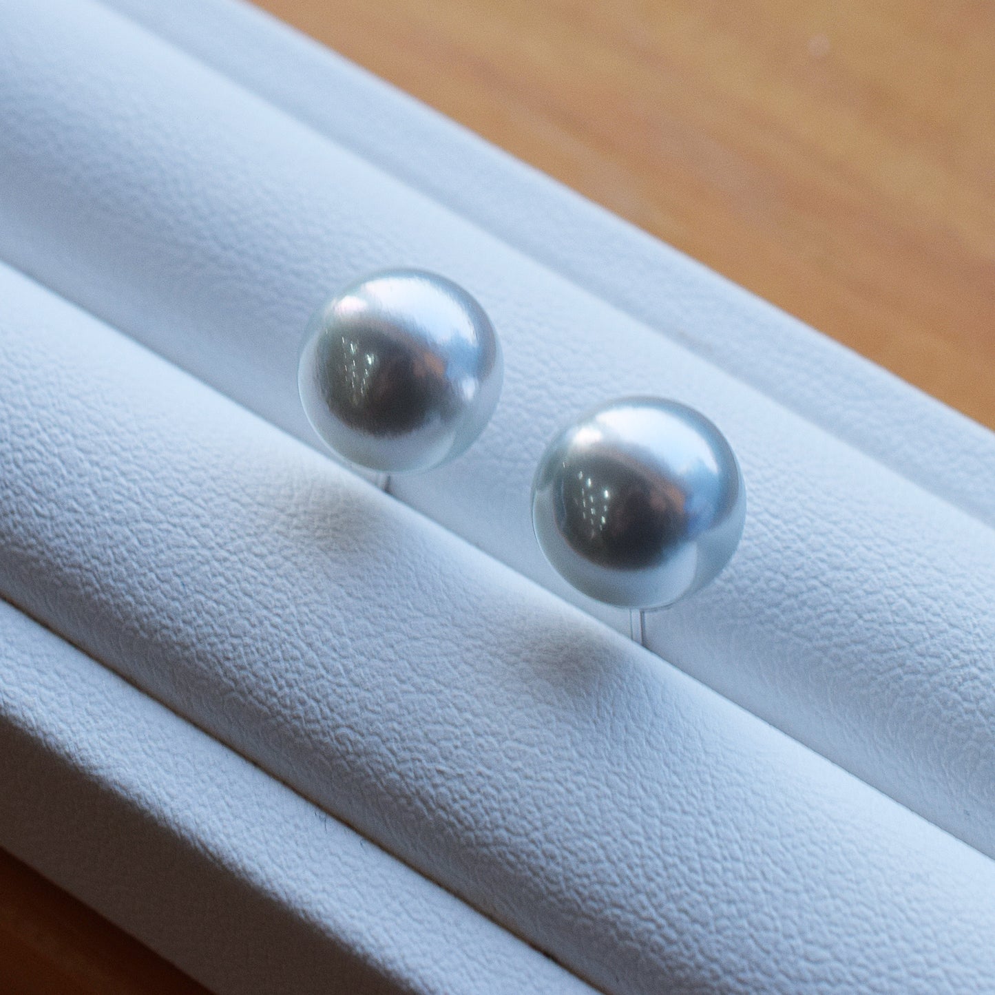 <SALE> Limited to actual item Natural color silver 9mm - 9.5mm Seawater Akoya Pearl Stud Earring 14K Japan Japanese Seawater reenspearl あこや 日本
