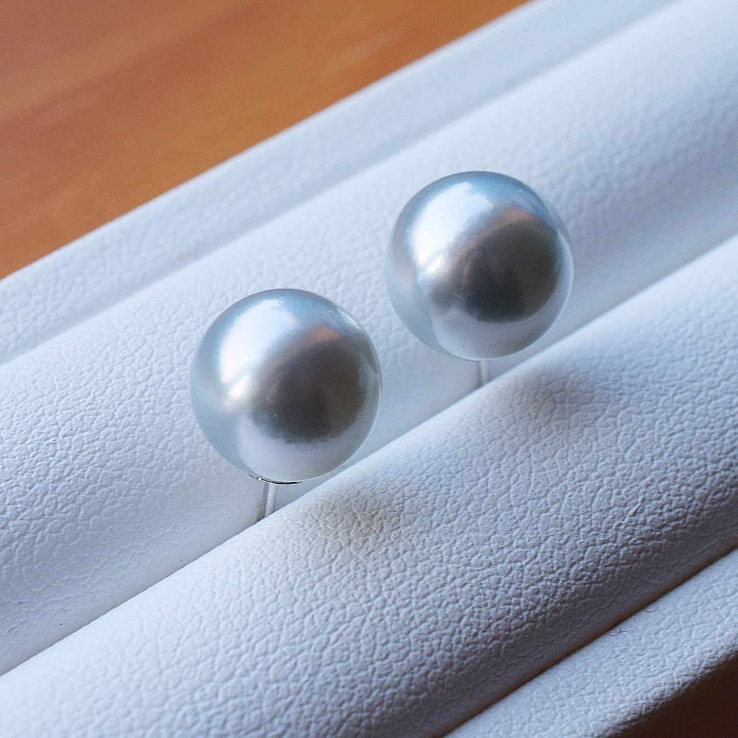 <SALE> Limited to actual item Natural color silver 9mm - 9.5mm Seawater Akoya Pearl Stud Earring 14K Japan Japanese Seawater reenspearl あこや 日本